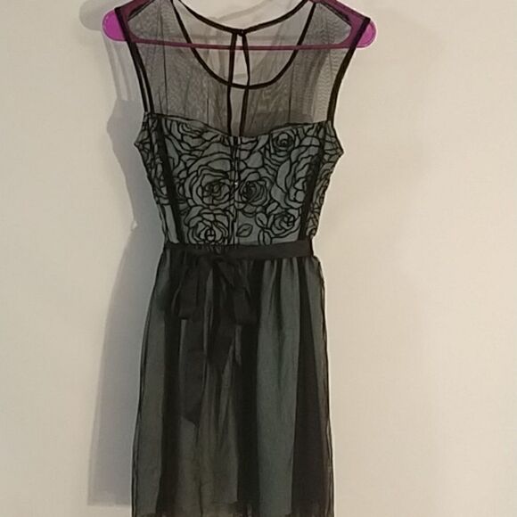 I.N. San Francisco Formal dress size 5 green with black lace (258) - Picture 5 of 6